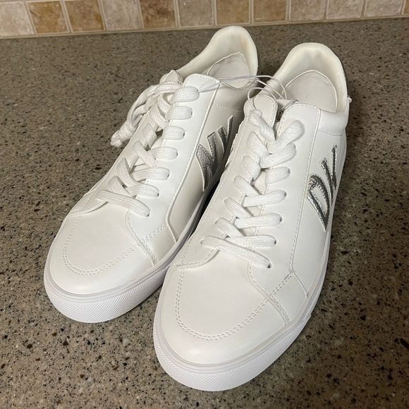Dkny Shoes - DKNY Women’s Size 8 Abeni Lace up White and Silver Sneakers